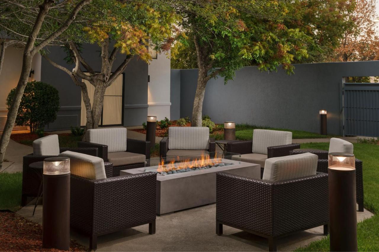Courtyard By Marriott Dallas Lewisville Bagian luar foto